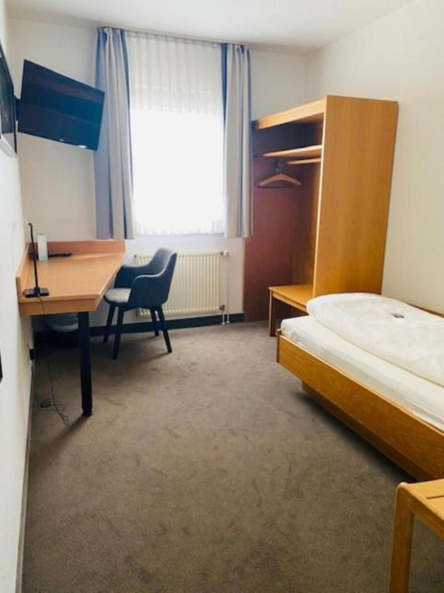 Hotel Christina Koln Bagian luar foto