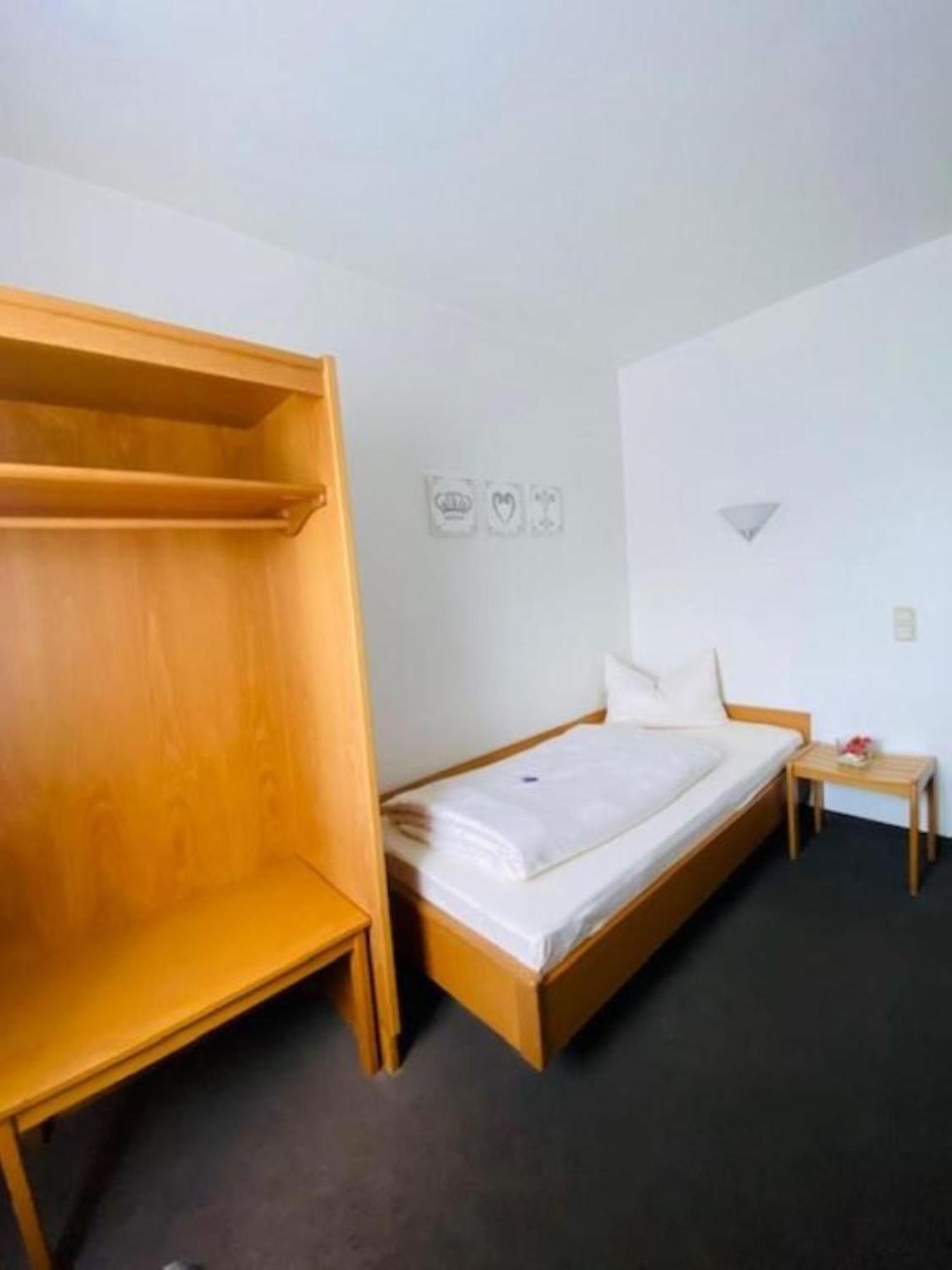 Hotel Christina Koln Bagian luar foto