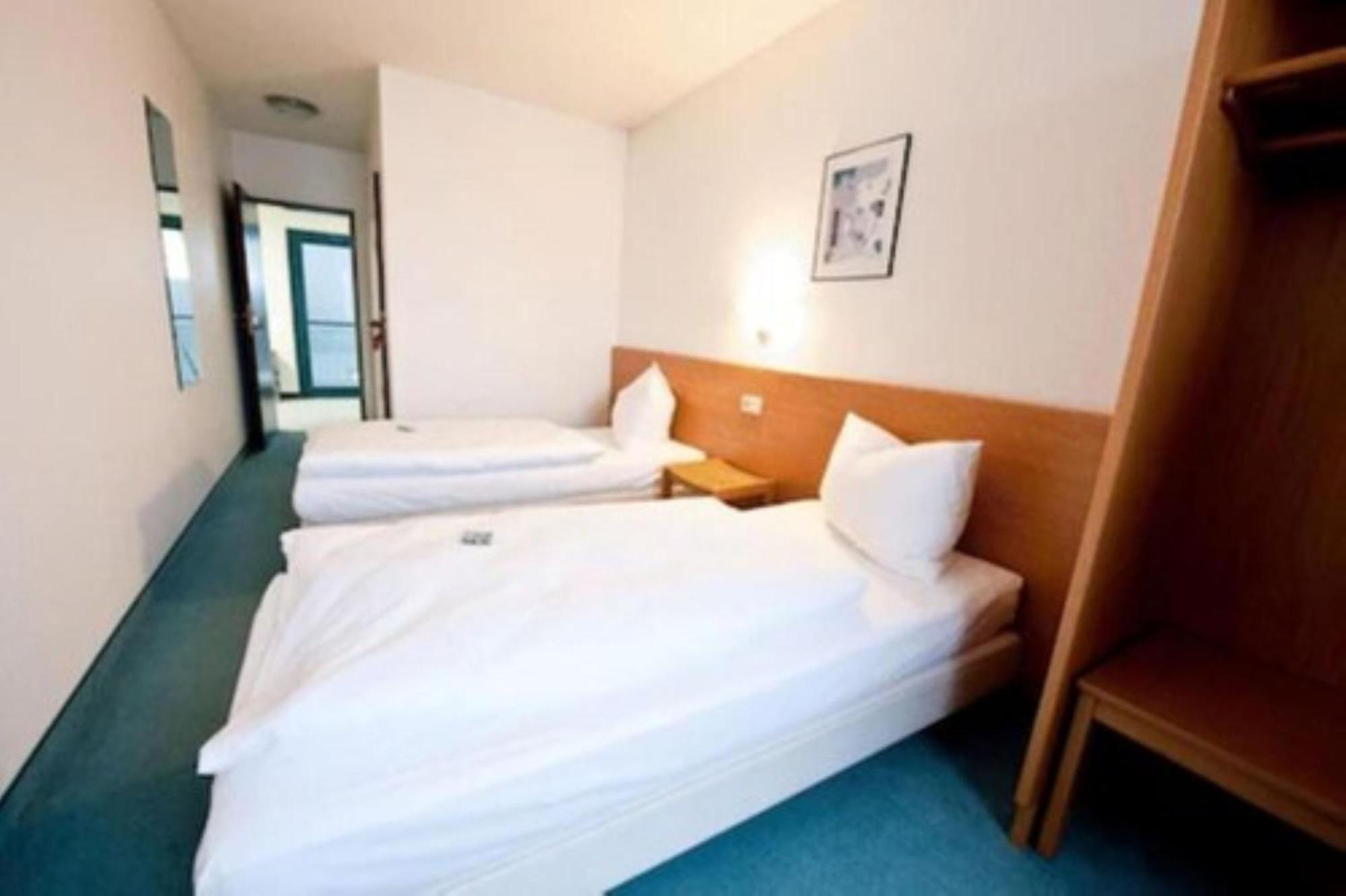 Hotel Christina Koln Bagian luar foto