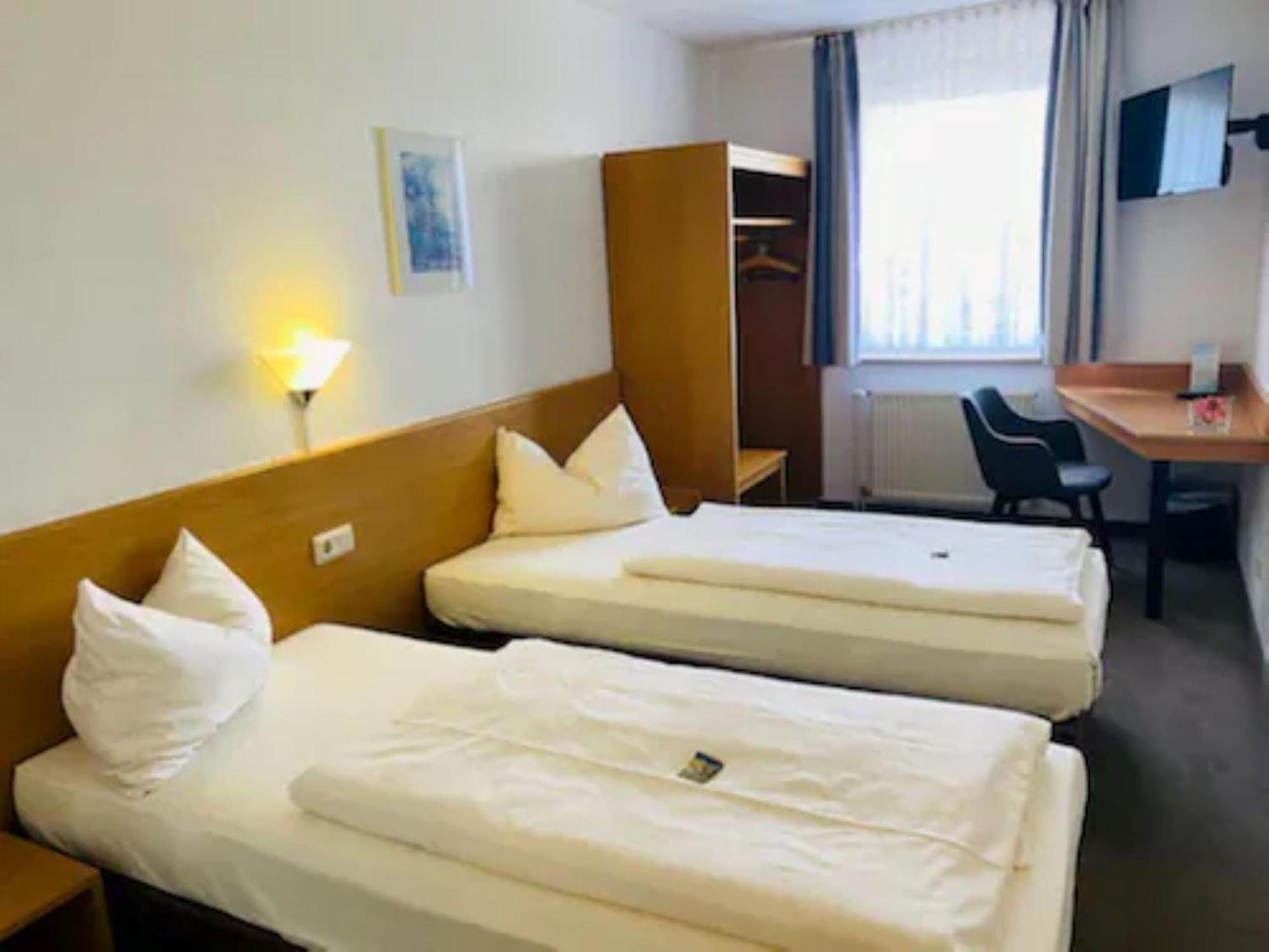 Hotel Christina Koln Bagian luar foto